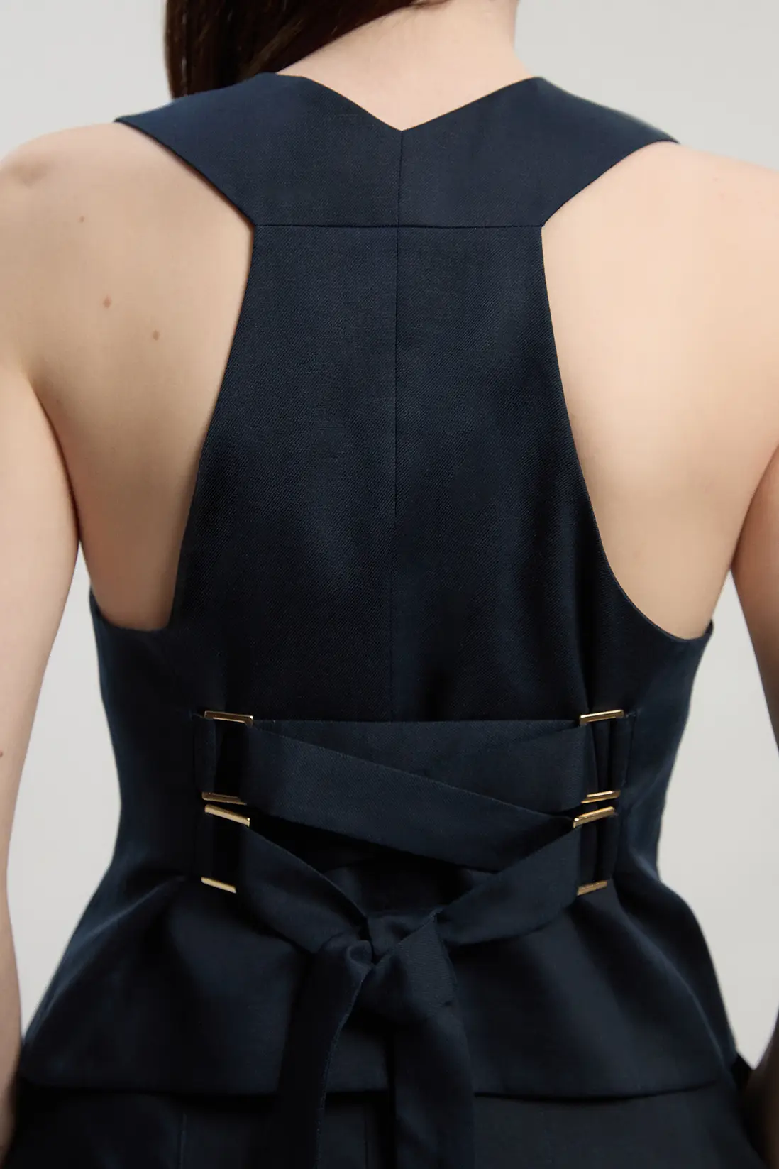 L-NVST2B back detail